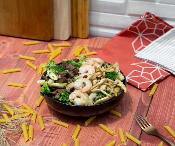 مكرونة دجاج و لحم و روبيان مكرونة دجاج و لحم و روبيان