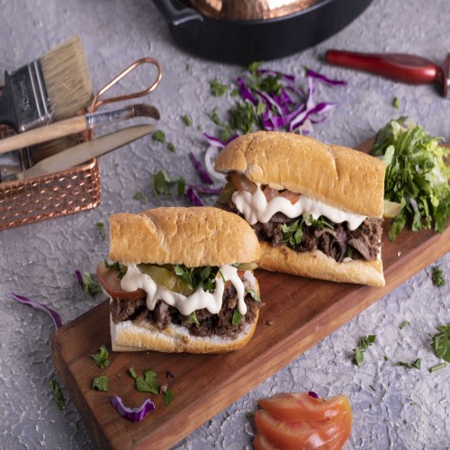 شاورما لحم خبز فرنسي مع حمص شاورما لحم خبز فرنسي مع حمص