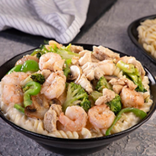 مكرونة دجاج  وروبيان مكرونة دجاج  وروبيان