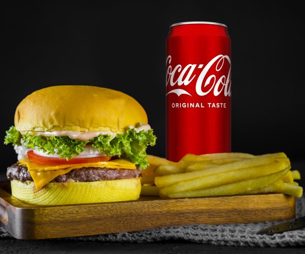 وجبة برجر بالجبنة وجبة برجر بالجبنة