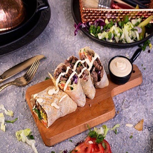 شاورما لحم خبز صاج مع حمص شاورما لحم خبز صاج مع حمص