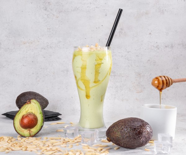 عصير أفوكادو بالمكسرات (كبير) عصير أفوكادو بالمكسرات (كبير)