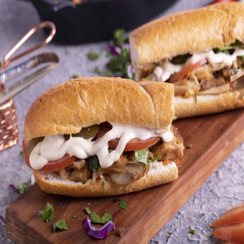 شاورما دجاج خبز فرنسي مع حمص شاورما دجاج خبز فرنسي مع حمص